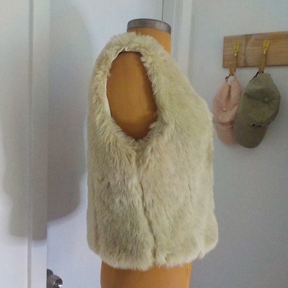 hazel Faux Soft Fur Vest - Picture 7 of 10